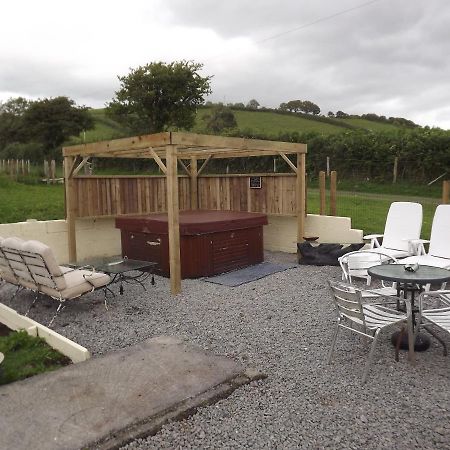 Marsh Water Ponds Fishery Villa Kidwelly Exterior photo